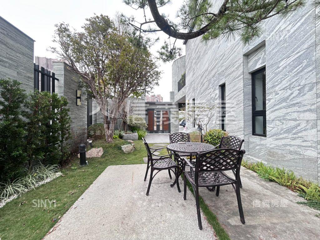 近好市多臨路角間別墅房屋室內格局與周邊環境