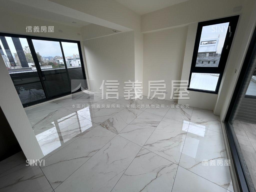 近好市多臨路角間別墅房屋室內格局與周邊環境