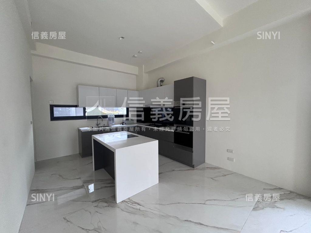 近好市多臨路角間別墅房屋室內格局與周邊環境