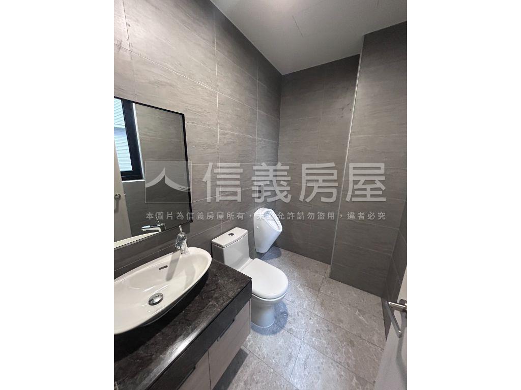 近好市多臨路角間別墅房屋室內格局與周邊環境