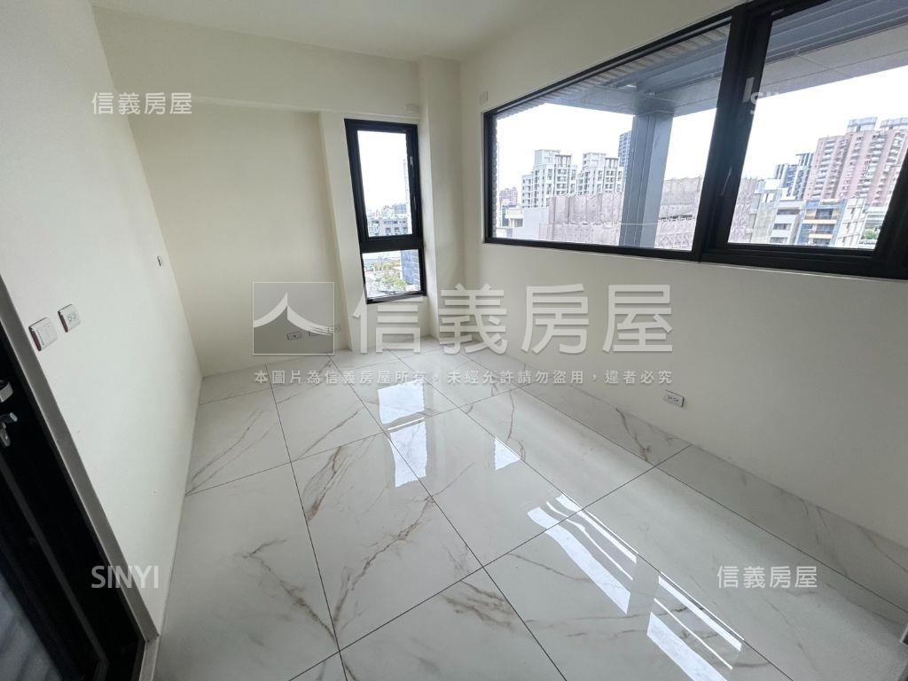 近好市多臨路角間別墅房屋室內格局與周邊環境