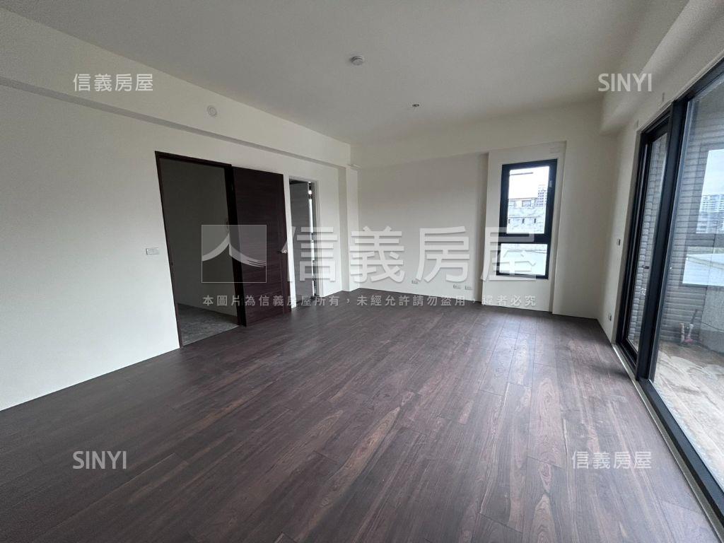 近好市多臨路角間別墅房屋室內格局與周邊環境