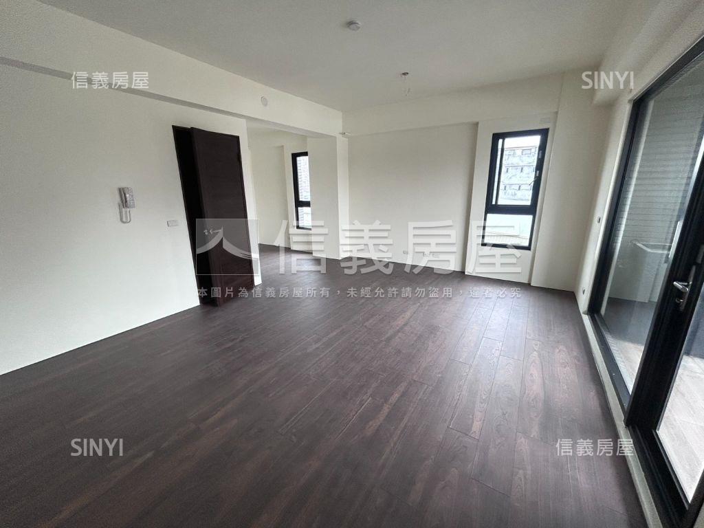 近好市多臨路角間別墅房屋室內格局與周邊環境