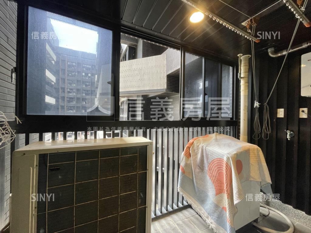 海洋都心２電梯旁平面車位房屋室內格局與周邊環境