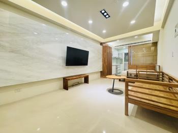 尊南街漂亮套房