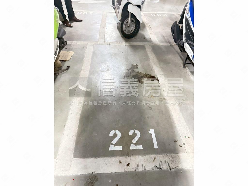 新巴黎景觀美三房車位房屋室內格局與周邊環境