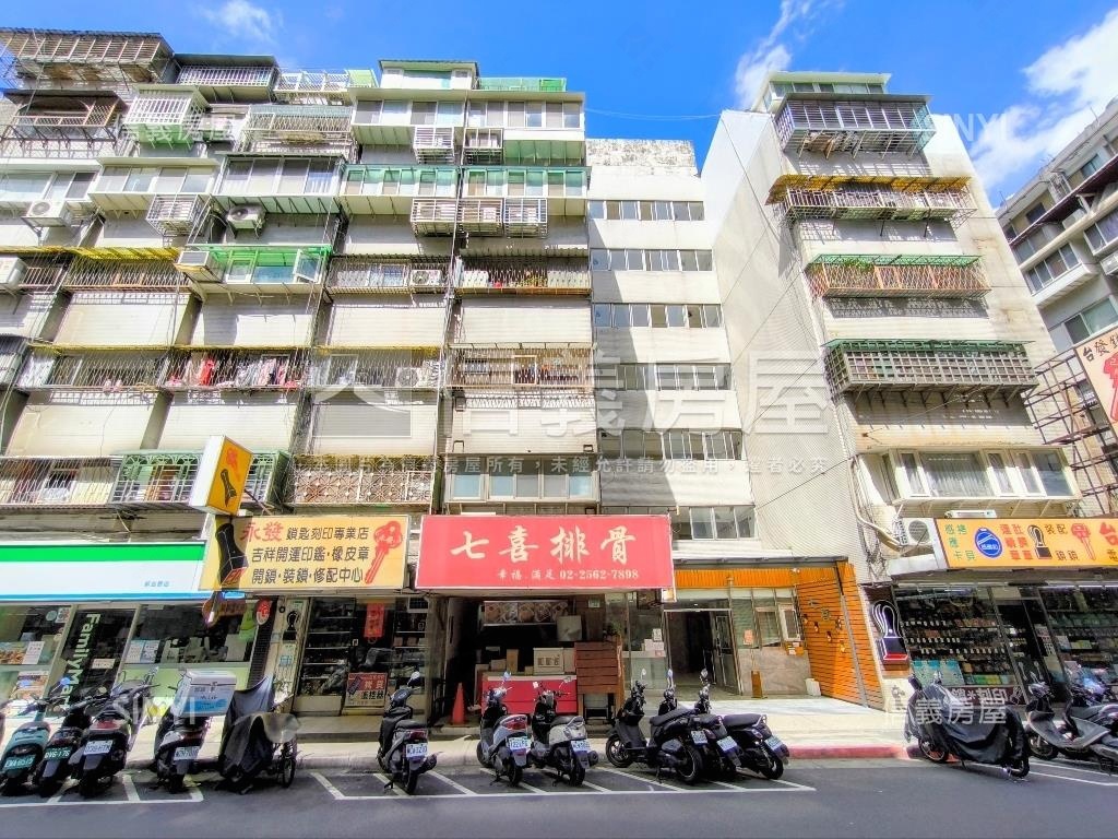 中山區電梯二房全新美妝房屋室內格局與周邊環境