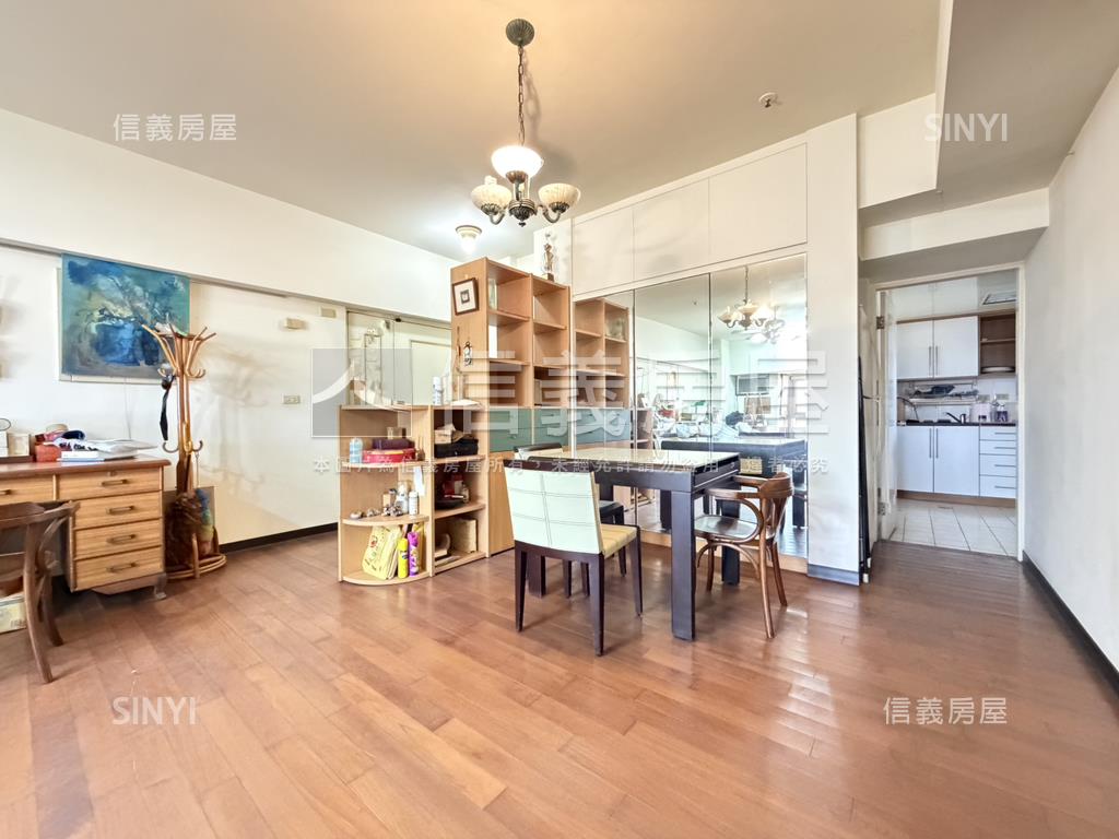 稀有！宗唐盛世四房平面車房屋室內格局與周邊環境