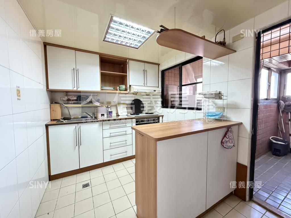 稀有！宗唐盛世四房平面車房屋室內格局與周邊環境