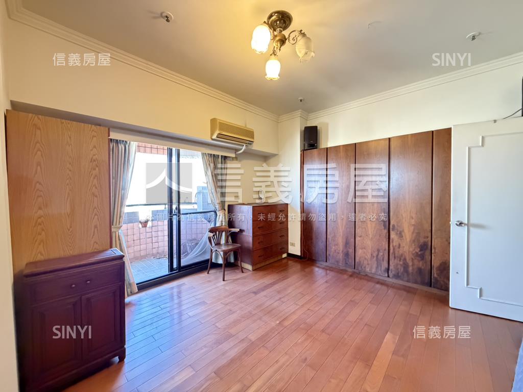 稀有！宗唐盛世四房平面車房屋室內格局與周邊環境