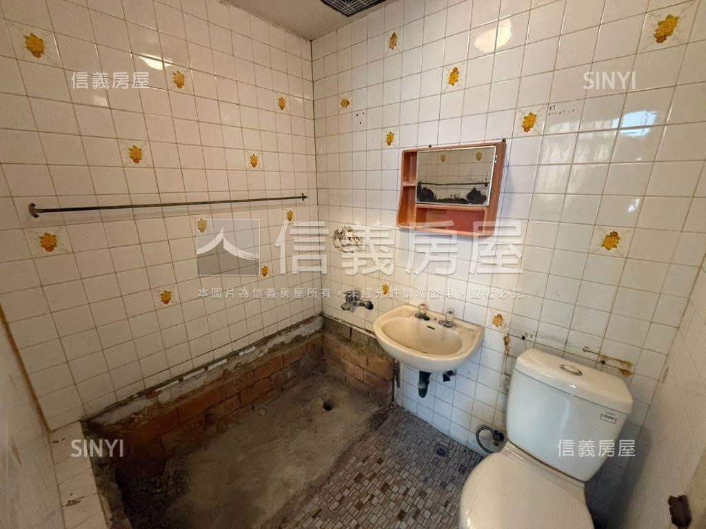 輕軌旁活巷機能透天房屋室內格局與周邊環境