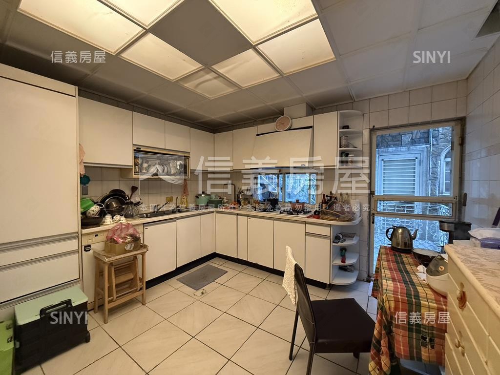 至善清泉泳池別墅房屋室內格局與周邊環境