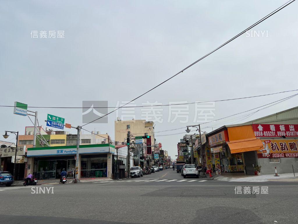 新市市中心面寬美地房屋室內格局與周邊環境