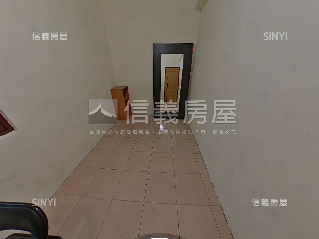 近未來捷運。大空間公寓房屋室內格局與周邊環境