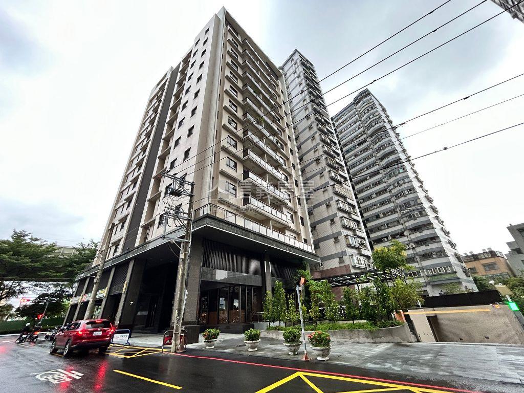 鼎泰鑫聚高樓三房雙車位房屋室內格局與周邊環境