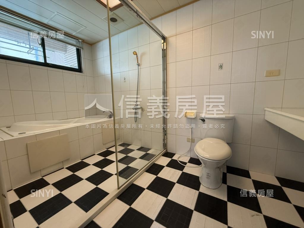 東區金店面房屋室內格局與周邊環境