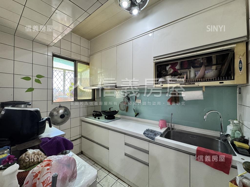 近捷運帝王家稀有樓中樓房屋室內格局與周邊環境