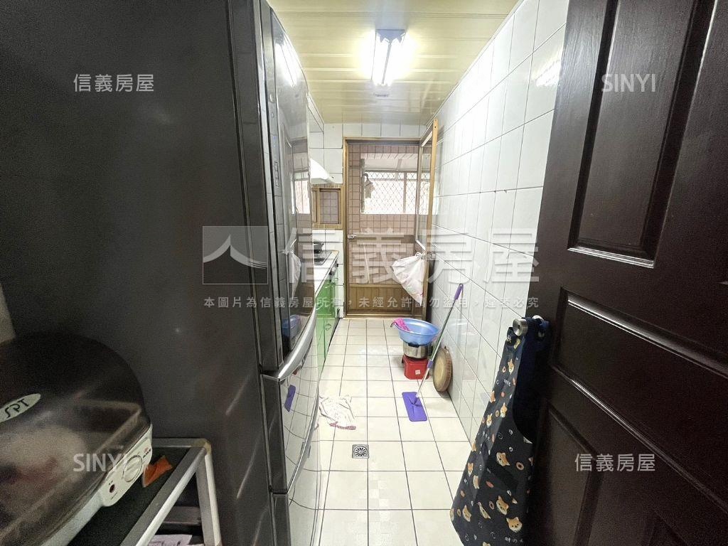 近捷運稀有電梯三房房屋室內格局與周邊環境