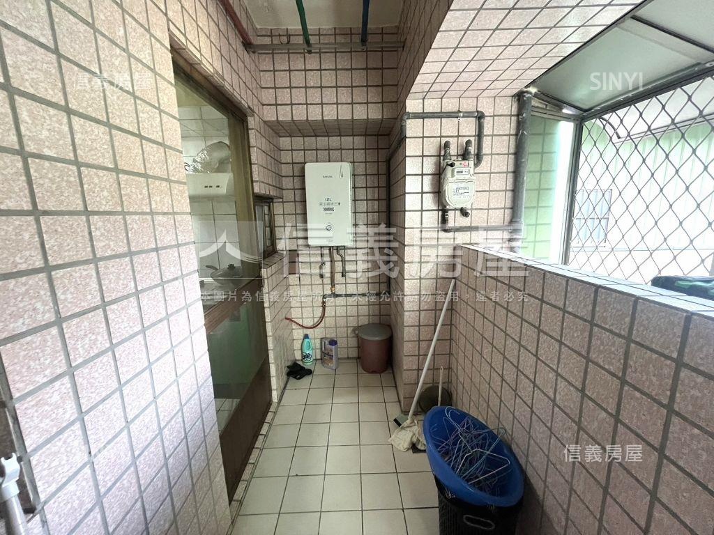 近捷運稀有電梯三房房屋室內格局與周邊環境