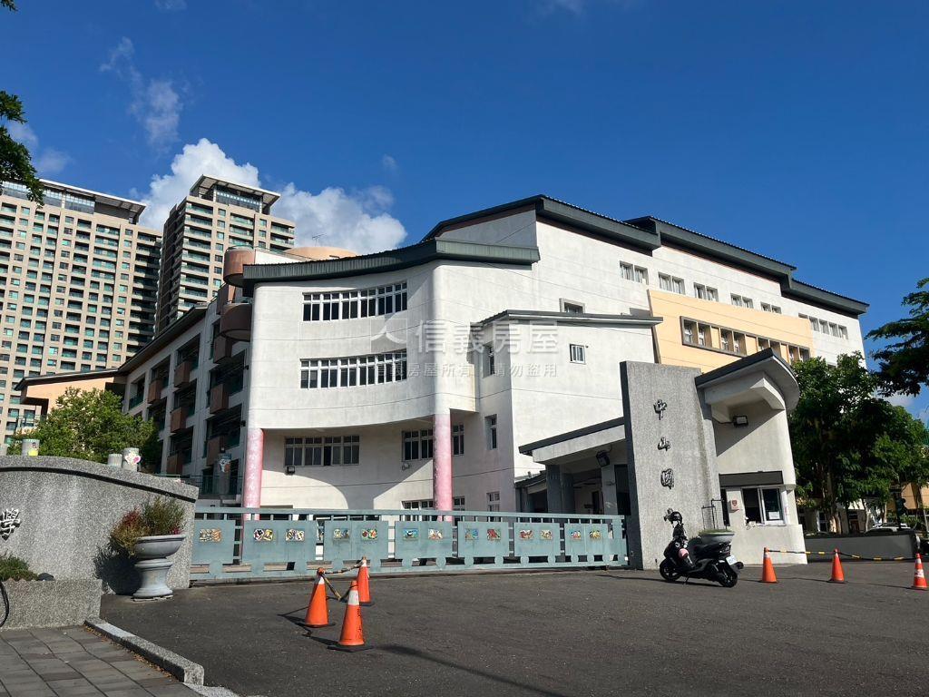 美術館公園景觀四房平車房屋室內格局與周邊環境