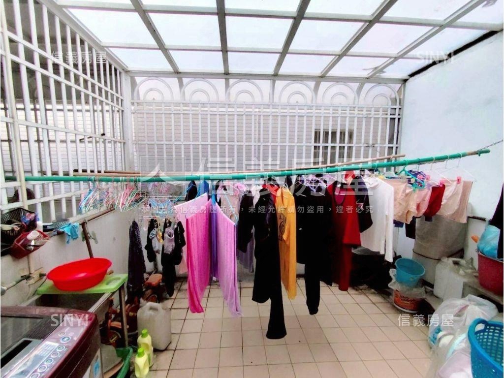 五甲正路黃金透店房屋室內格局與周邊環境