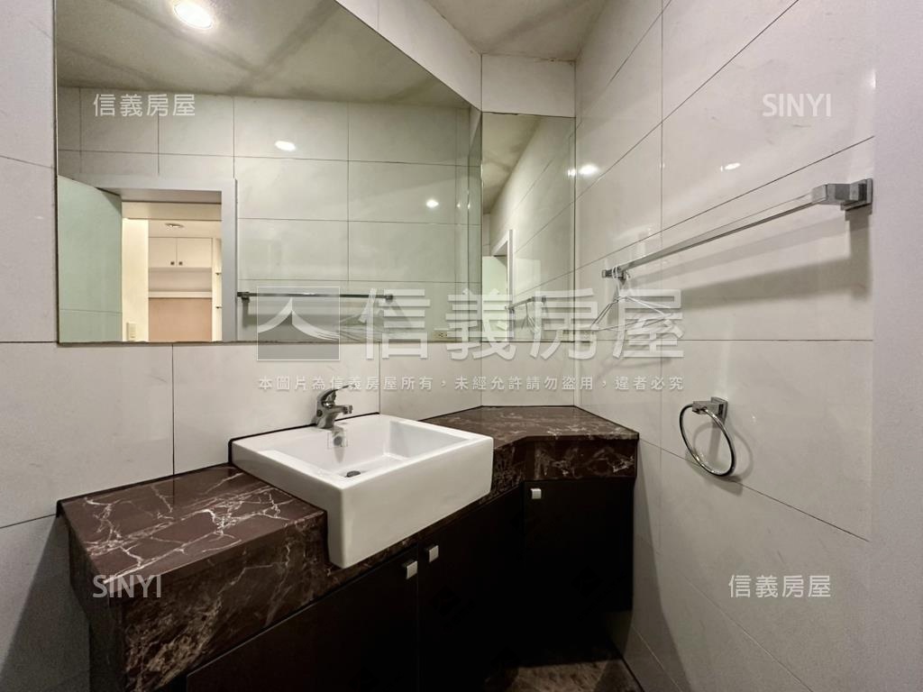 信義香榭１２高樓美宅房屋室內格局與周邊環境