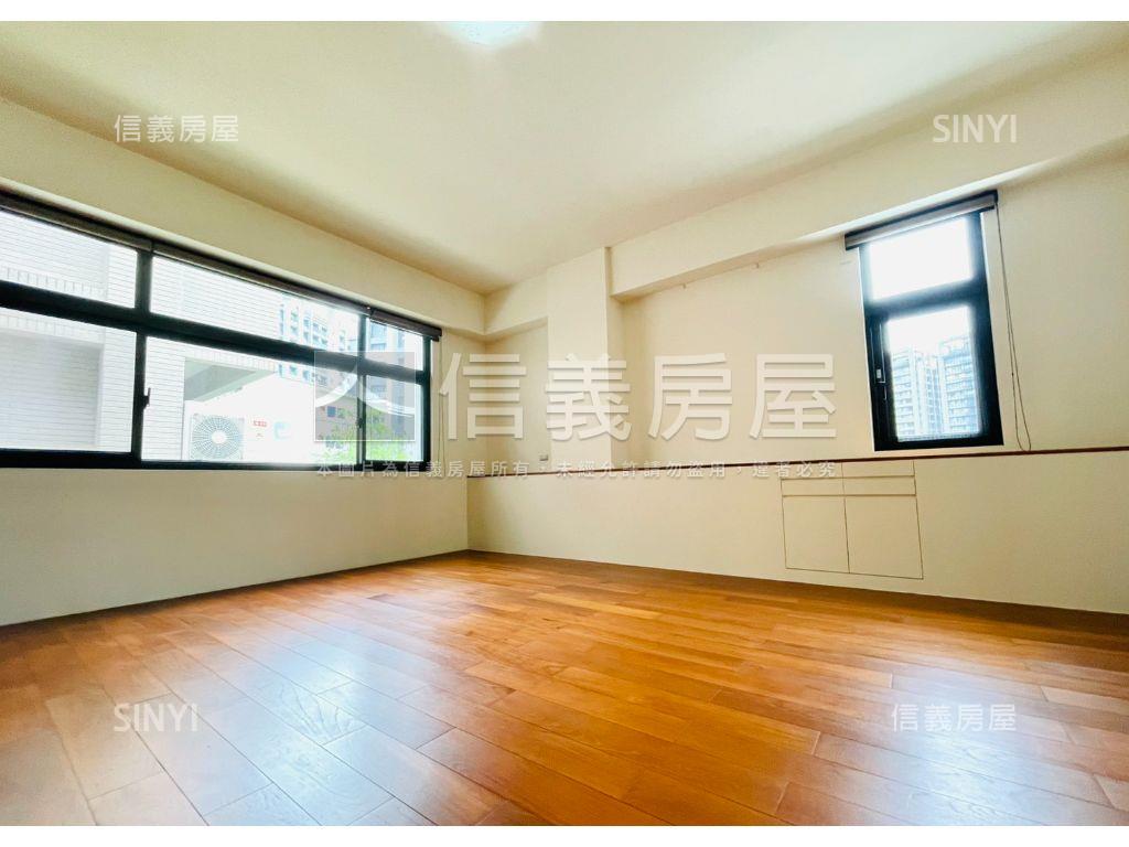 ★佑崧三面採光百坪豪墅★房屋室內格局與周邊環境