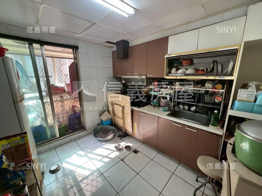 由鉅八大家金店面房屋室內格局與周邊環境