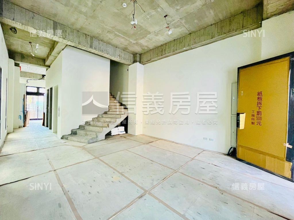 面公園全新完工電梯別墅Ａ房屋室內格局與周邊環境