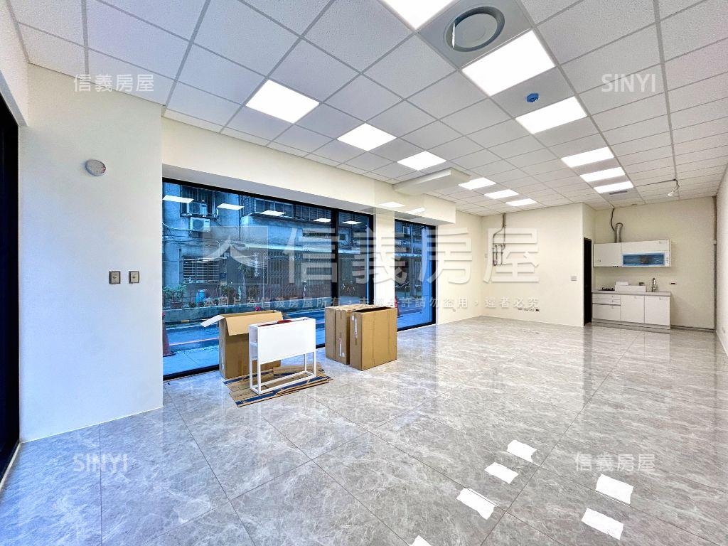 朗朗台大三角窗挑高金店面房屋室內格局與周邊環境
