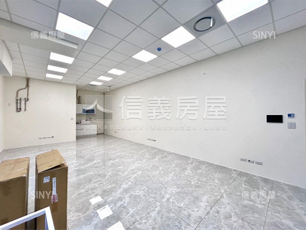 朗朗台大三角窗挑高金店面房屋室內格局與周邊環境