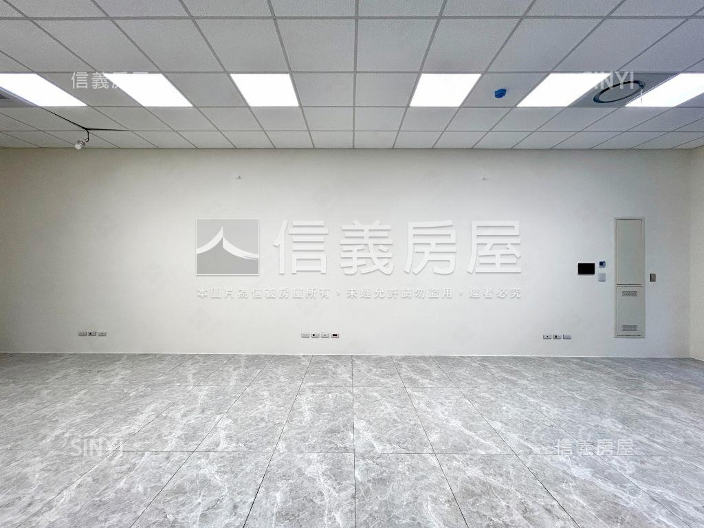 朗朗台大三角窗挑高金店面房屋室內格局與周邊環境