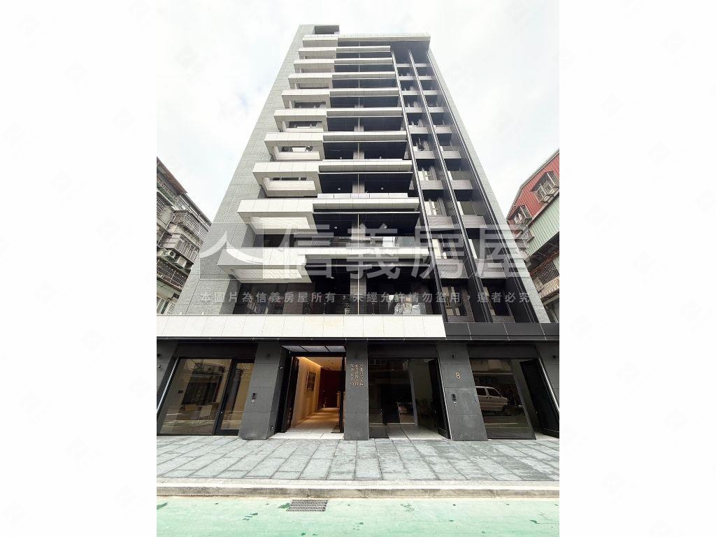 朗朗台大三角窗挑高金店面房屋室內格局與周邊環境