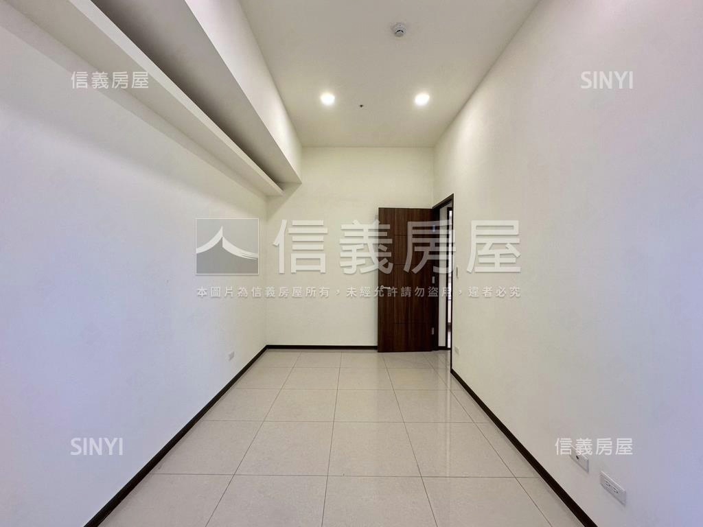 副都心住宅兩房坡平車位房屋室內格局與周邊環境