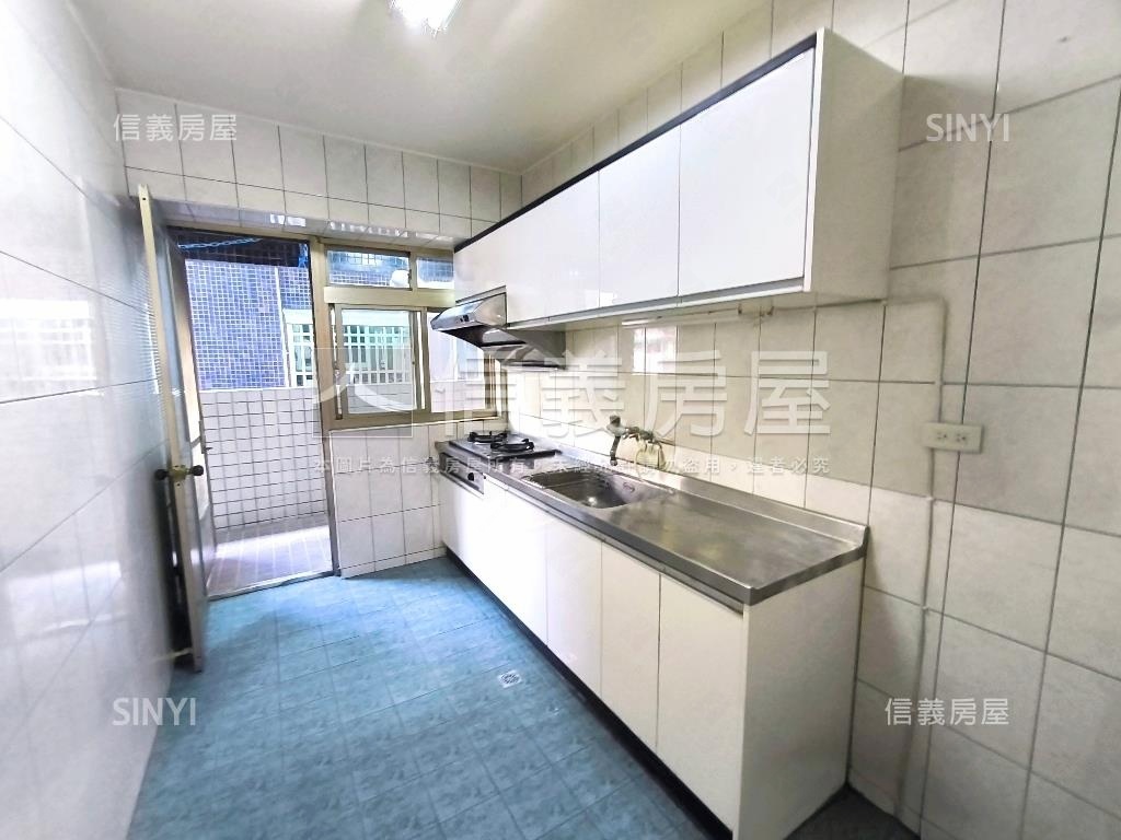 民生社區電梯遠眺陽明山景房屋室內格局與周邊環境