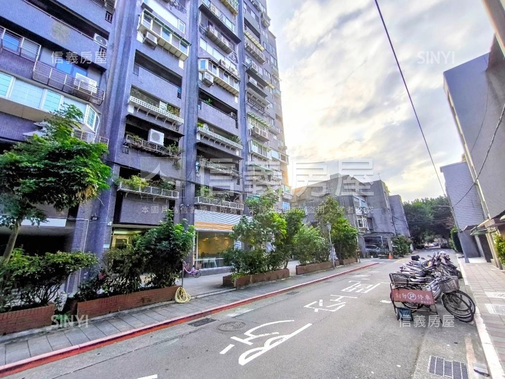 民生社區電梯遠眺陽明山景房屋室內格局與周邊環境