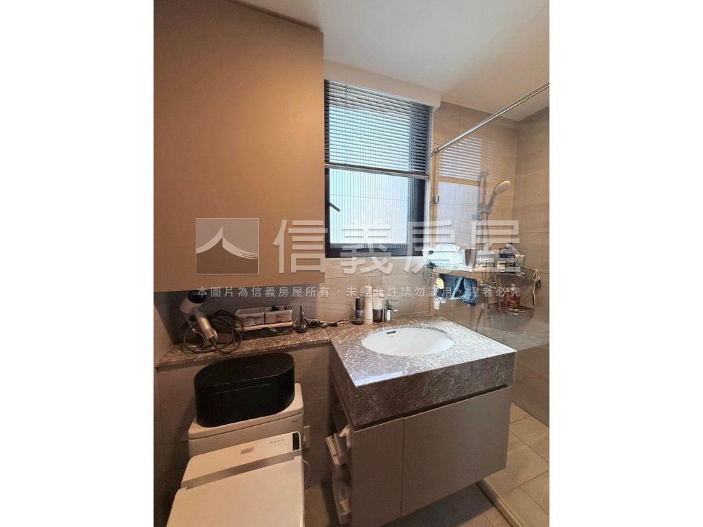 希爾登●質感美學３房車位房屋室內格局與周邊環境