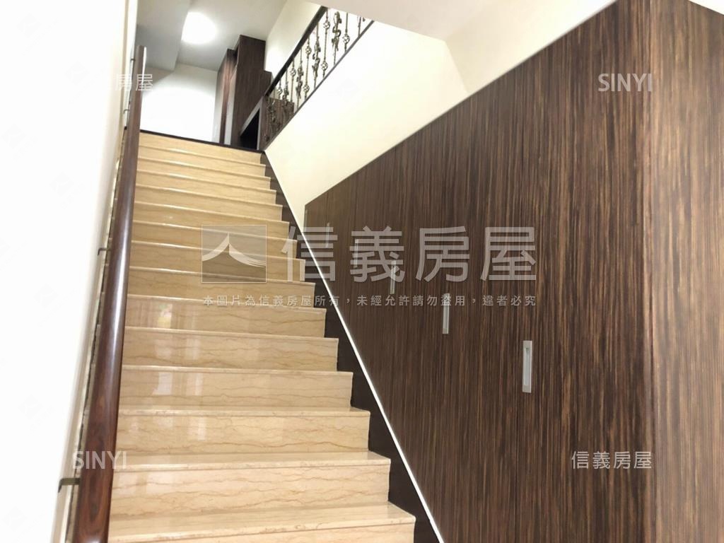 新接近交流道稀有黃金店面房屋室內格局與周邊環境