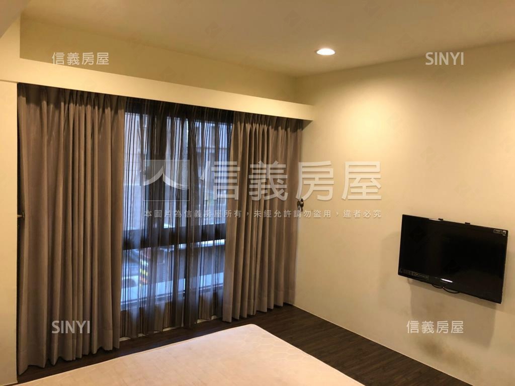新接近交流道稀有黃金店面房屋室內格局與周邊環境