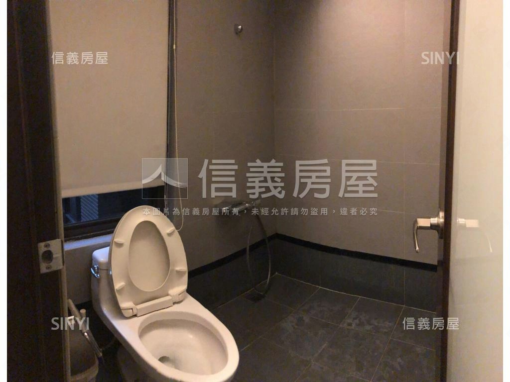 新接近交流道稀有黃金店面房屋室內格局與周邊環境