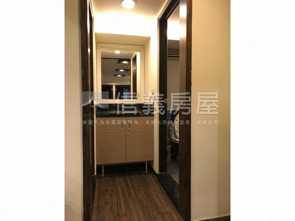 新接近交流道稀有黃金店面房屋室內格局與周邊環境