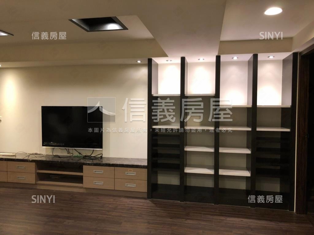 新接近交流道稀有黃金店面房屋室內格局與周邊環境