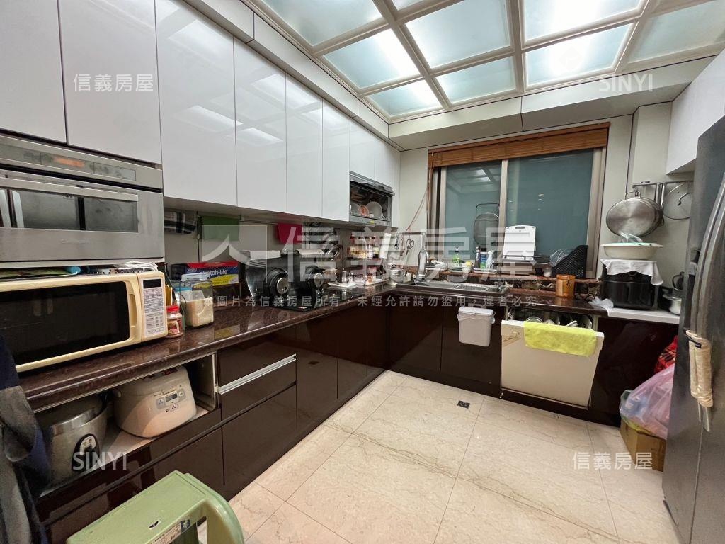 國會山莊庭院豪邸房屋室內格局與周邊環境