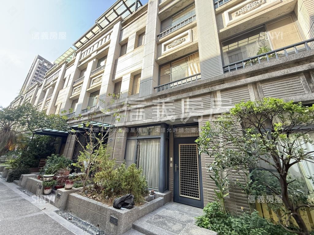 領袖天悅。中國醫雙車別墅房屋室內格局與周邊環境