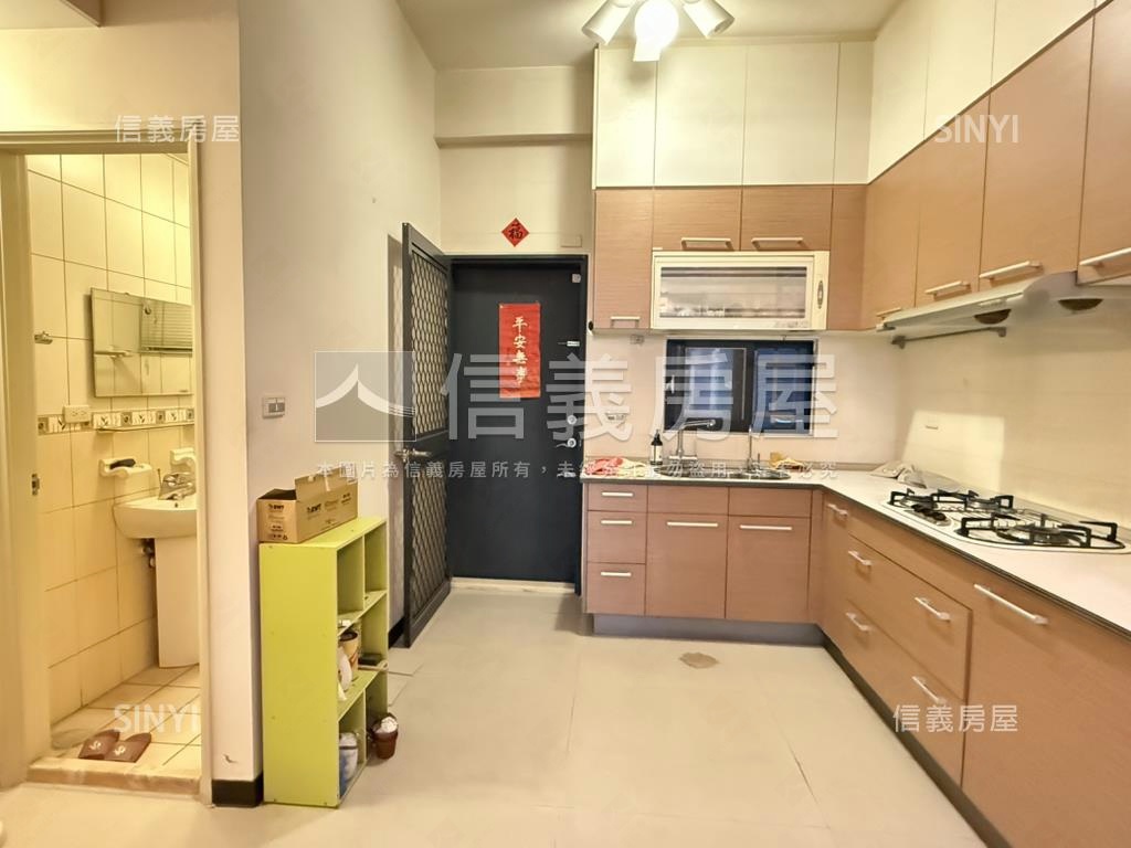 領袖天悅。中國醫雙車別墅房屋室內格局與周邊環境