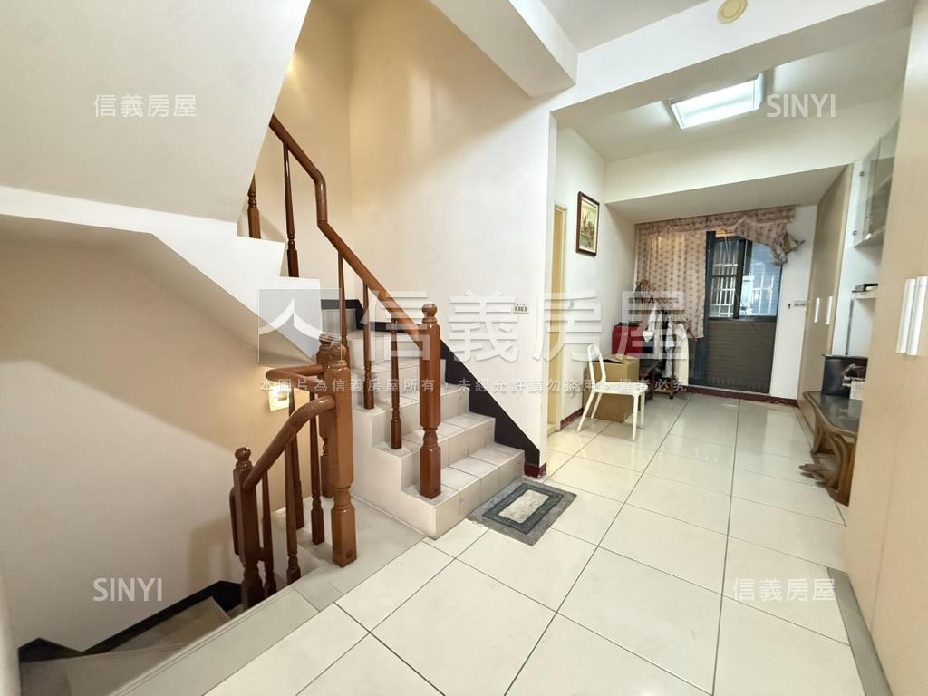 領袖天悅。中國醫雙車別墅房屋室內格局與周邊環境