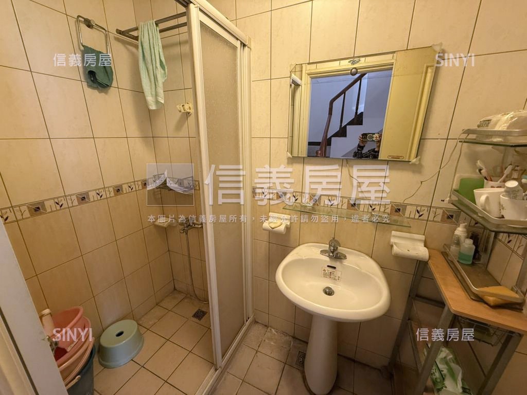 領袖天悅。中國醫雙車別墅房屋室內格局與周邊環境