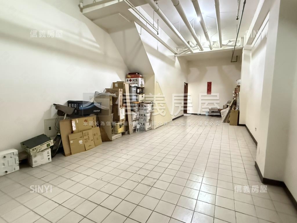 領袖天悅。中國醫雙車別墅房屋室內格局與周邊環境