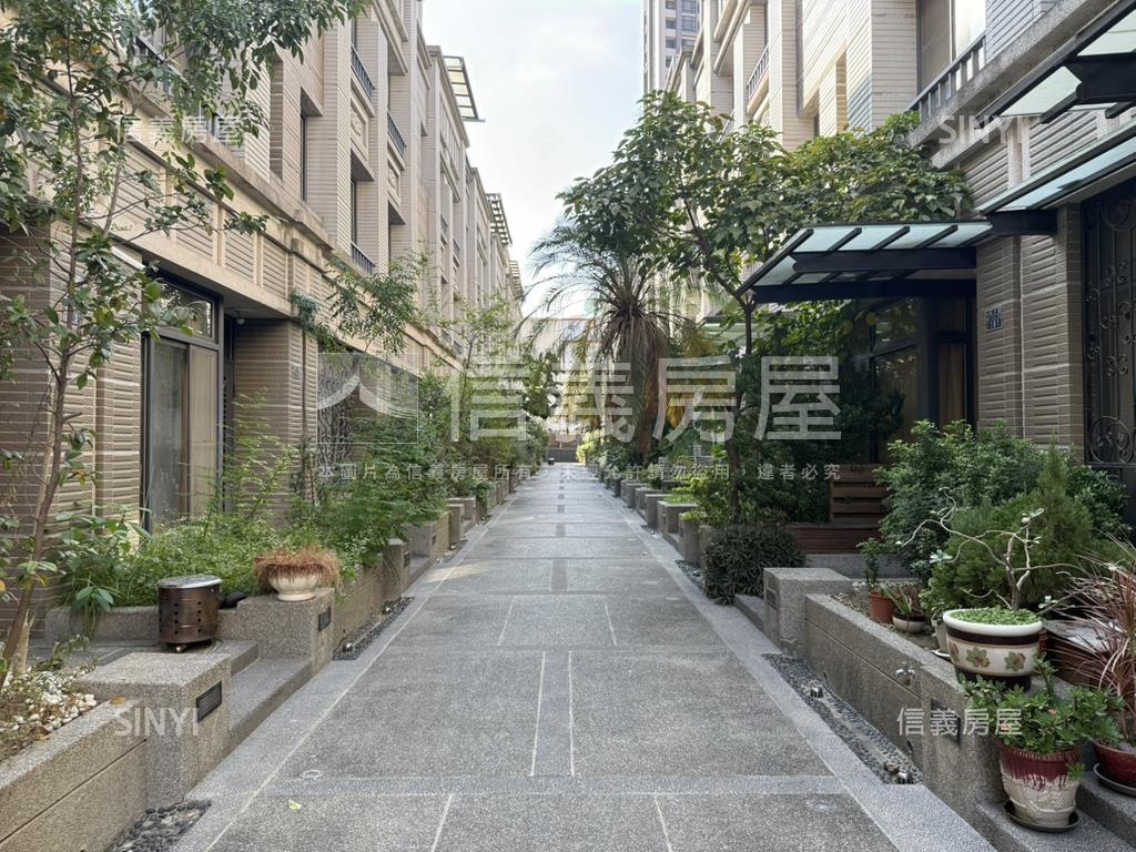 領袖天悅。中國醫雙車別墅房屋室內格局與周邊環境