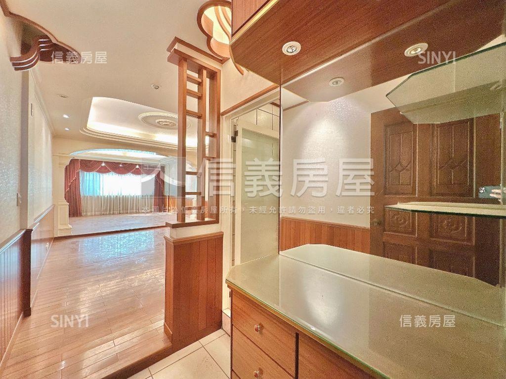☆正中興路二段燙金透店★房屋室內格局與周邊環境